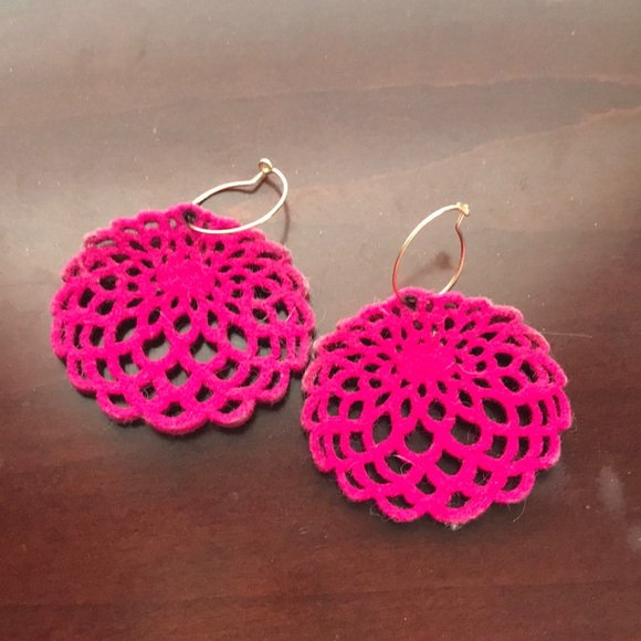 Magenta felted flower earrings - Picture 1 of 3
